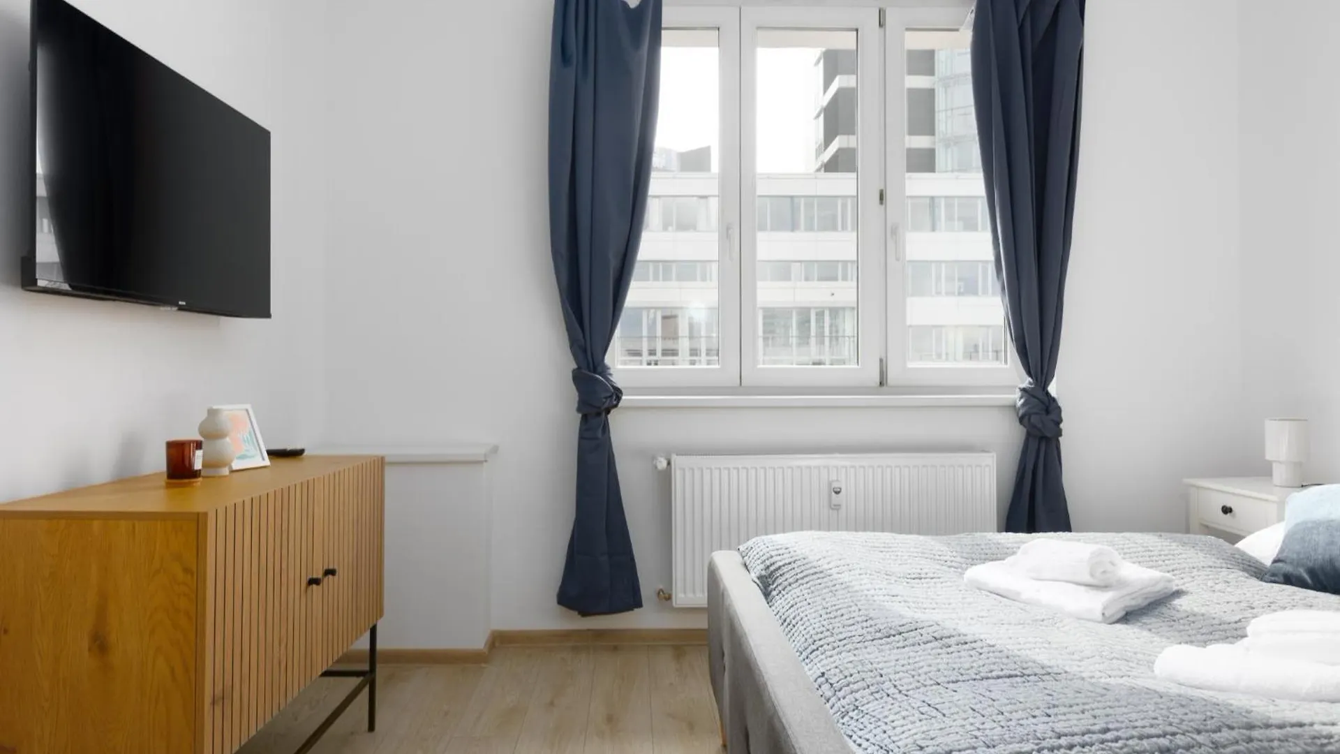 2 Bedroom Apartment With A Terrace Near The Metro プラハ 0*,  チェコ