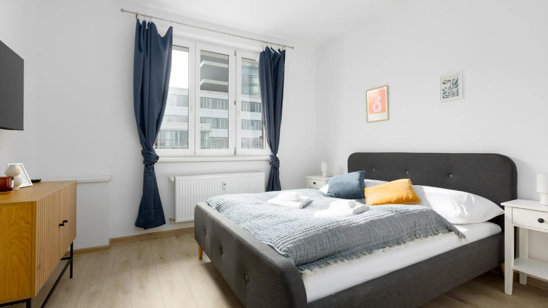 2 Bedroom Apartment With A Terrace Near The Metro プラハ 0*,