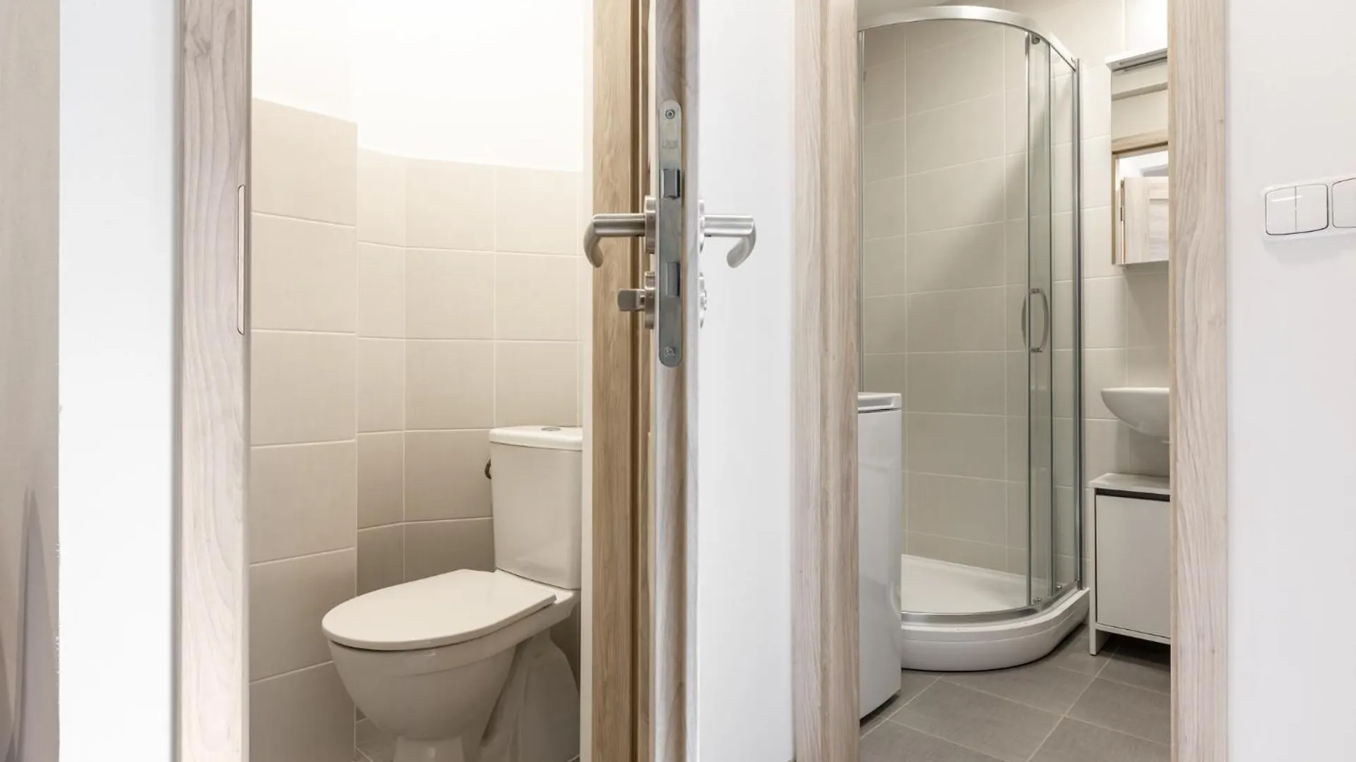 2 Bedroom Apartment With A Terrace Near The Metro プラハ